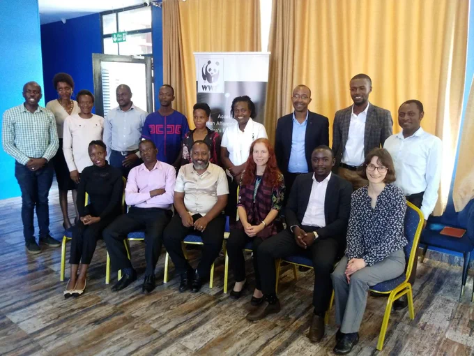 Group picture of the workshop participants togehter with Catherina and Caroline in Uganda.