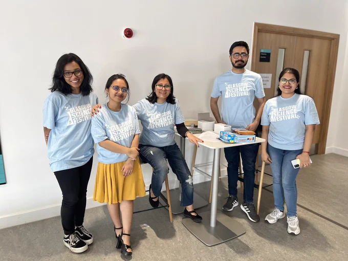 Student volunteers in blue Glasgow Science Festical T-shirts