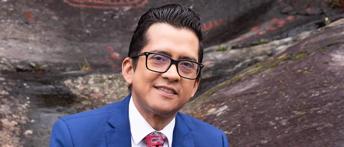 César Patiño at one of his favourite spots in the Stavanger area; the rock carvings of Fluberget, Revheim. These carvings date back to the Bronze Age (1800-500 BC). Photo: Damir Grskovic.