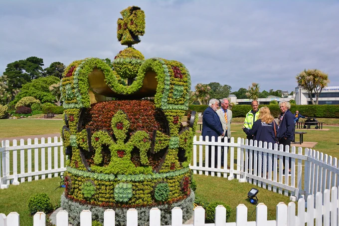 crown in daylight