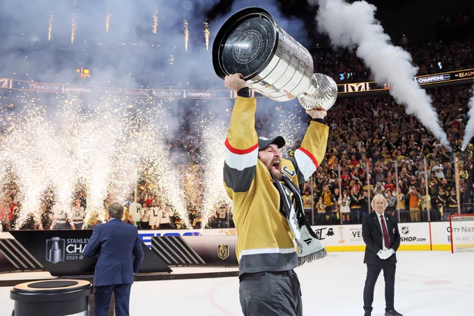 Mark Stone celebrates with the Stanley Cup