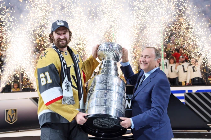 Mark Stone celebrates with the Stanley Cup