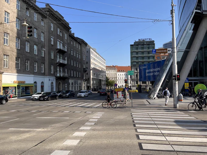Gesperrter Radweg bei der Aspernbrückengasse