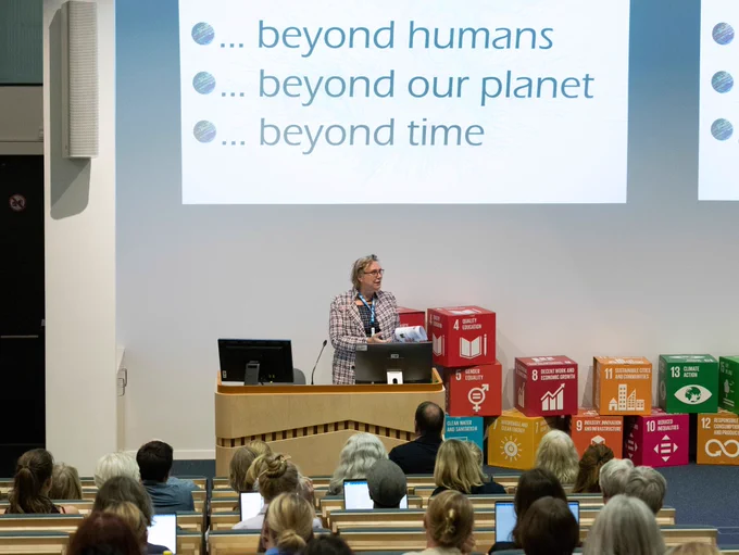Evelyne de Leeuw, professor och en av konferensens huvudtalare