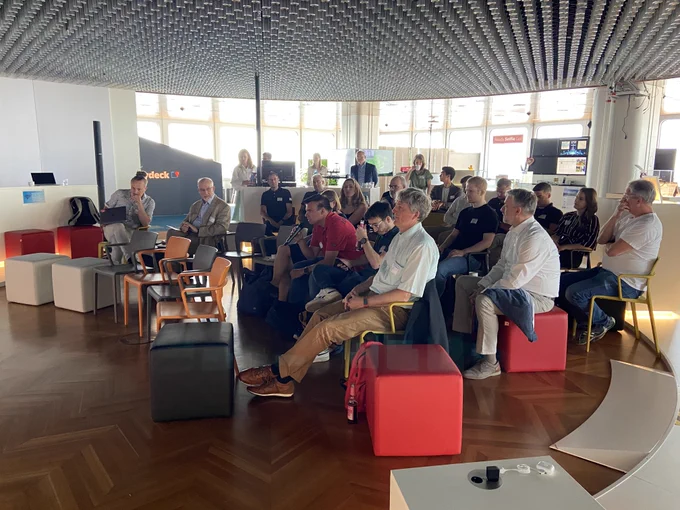 Full-House: Angeregte Diskussion nach einem der Vorträge.