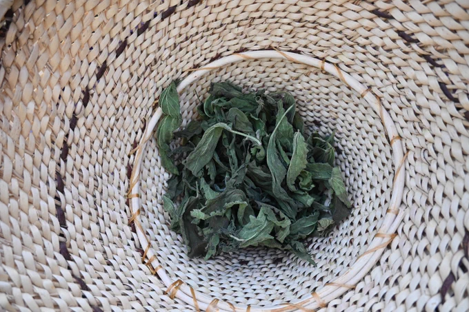 nettle leaves in center of a woven basket