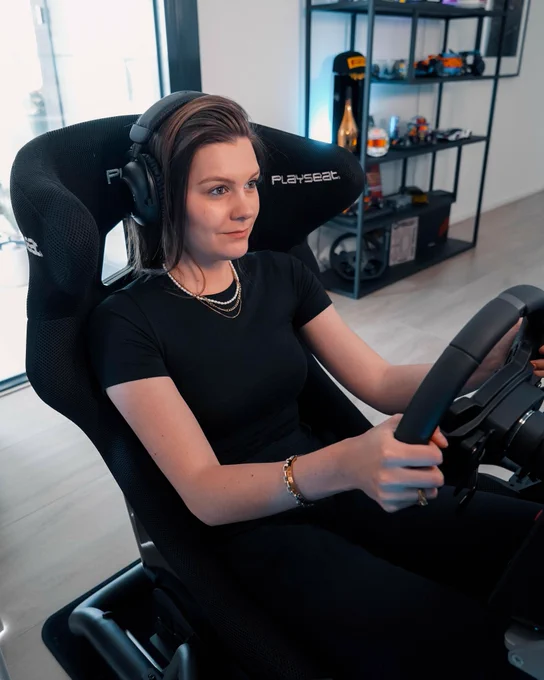 Content creator, MaximeMXM, using a Logitech G PRO X 2 LIGHTSPEED Gaming Headset and PRO Wheel.
