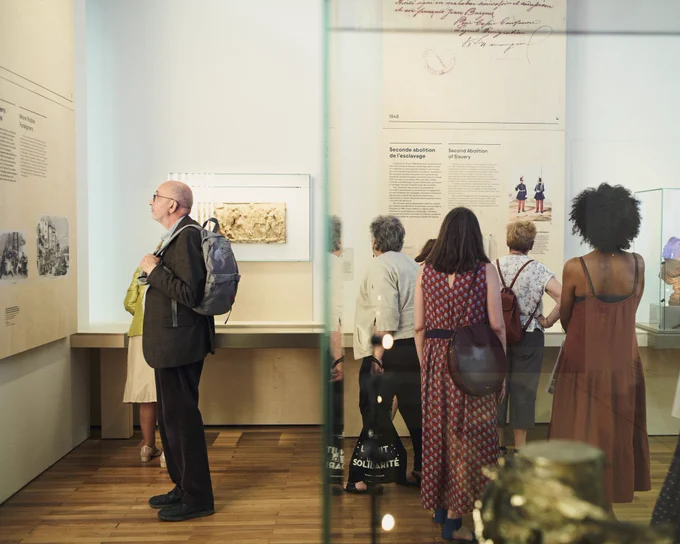 Visiteurs de l’expo permanente du nouveau Musée national de l’histoire de l’immigration. Photo Cyril Zannettacci