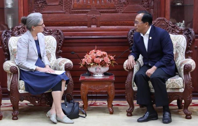 H.E. Mr. Bounleua Sinxayvoravong, Governor of the Bank of the Lao PDR and Ms. Sara Sekkenes, UN RC to Lao PDR