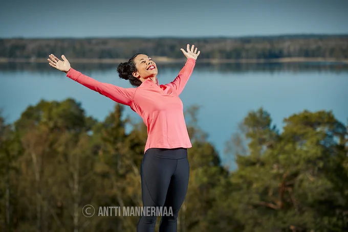 Shadia lenkillä kuvattuna, kuvaaja Antti Mannermaa