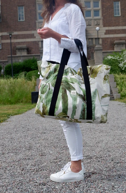 📷: Glasgow bag in size large.