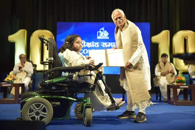 Professor Prasanta K. Panigrahi, an excellent physicist and Director of IISER Kolkata handed over a degree certificate to Shireen on a stage with a blue carpet.