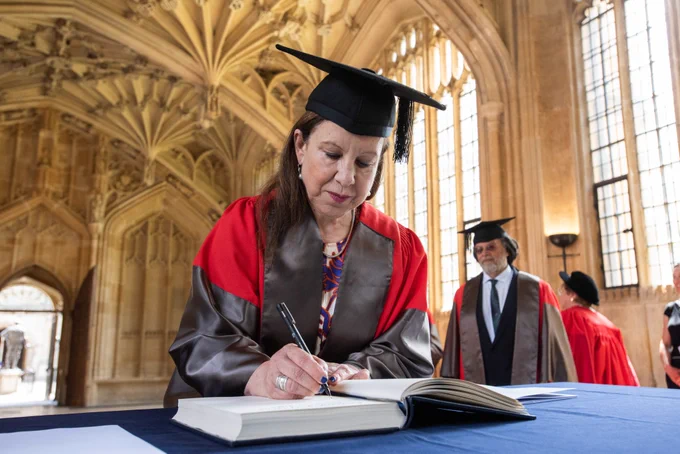 Lyse Doucet signing the Honorary Degrees Book.