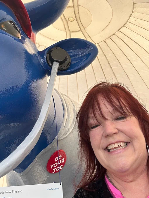 The artist of Bill Belicow poses with it while taking a selfie.