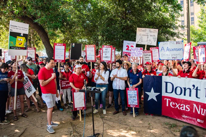 Crowd of nurses and advocates.