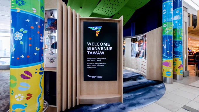 Photo of the entrance of the Indigenous Interpretive and Retail Centre with a sign that reads Welcome Bienvenue Tawaw. 
