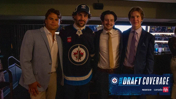 Colby Barlow and his family at round one of the 2023 Upper Deck NHL Draft at Bridgestone Arena on June 28, 2023 in Nashville, Tennessee.