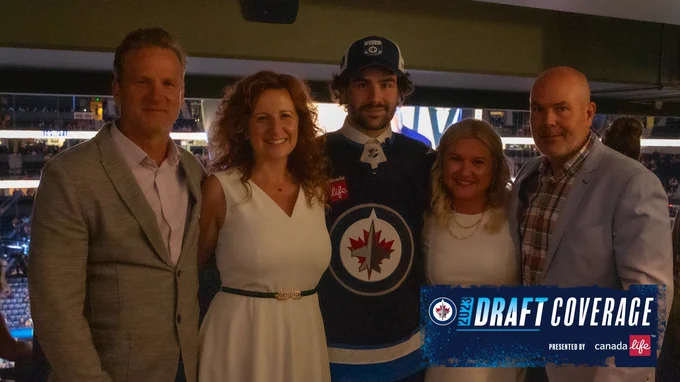 Colby Barlow and his family at round one of the 2023 Upper Deck NHL Draft at Bridgestone Arena on June 28, 2023 in Nashville, Tennessee.