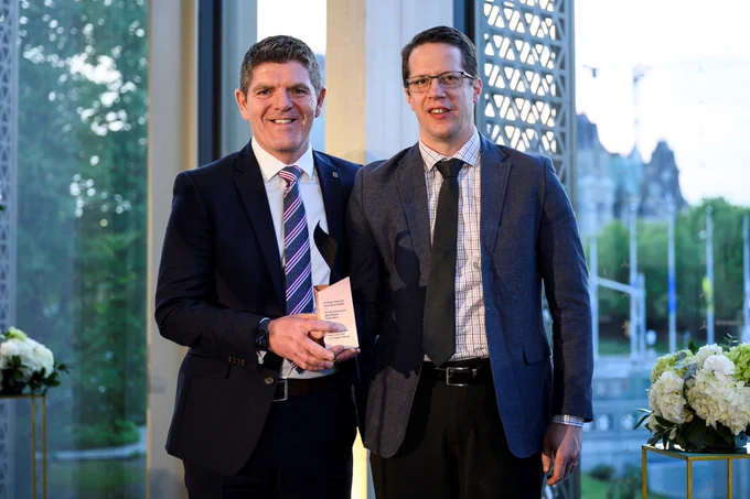 1.	Gary Agnew, CEO and Co-Founder of Ideon Technologies, and Doug Schouten, CTO and Co-Founder of Ideon Technologies, holding their Governor General’s Innovation Award trophy. 