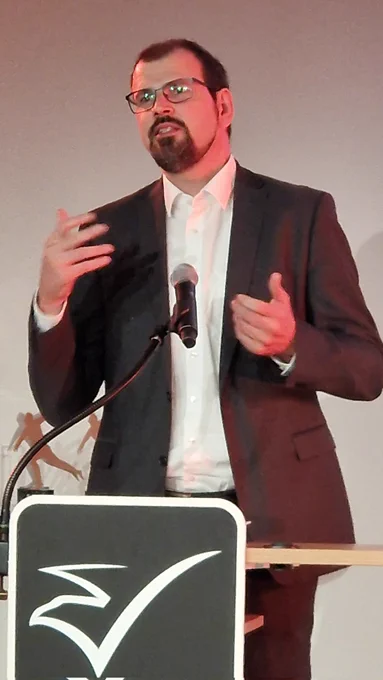 Sportminister Steffen Freiberg eröffnete den Abend und gratulierte den Geehrten.