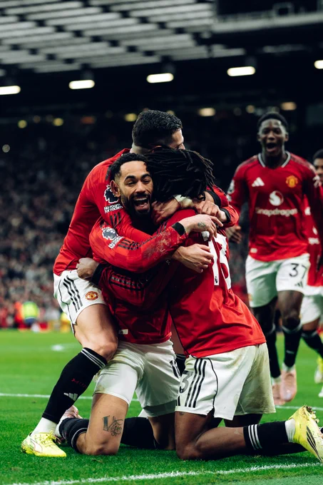 The Reds celebrate Patrick Dorgu's goal v Man City.