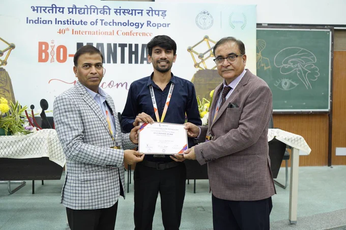 Mishal receiving best poster award from Prof. Ashok Kumar (Director, IIT Kanpur) and Prof. Navin Kumar (Convener, Biomanthan-2025, IIT Ropar) 