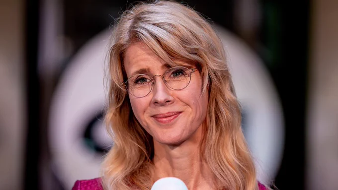 Mona Keijzer: ontslagen voor corona-opstand of stiekem bouwend aan BV-imperium?
