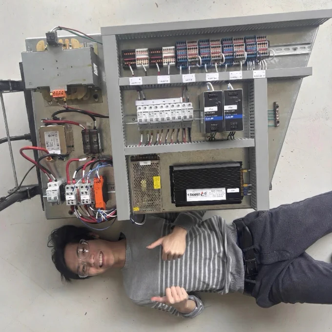 Power distribution panel