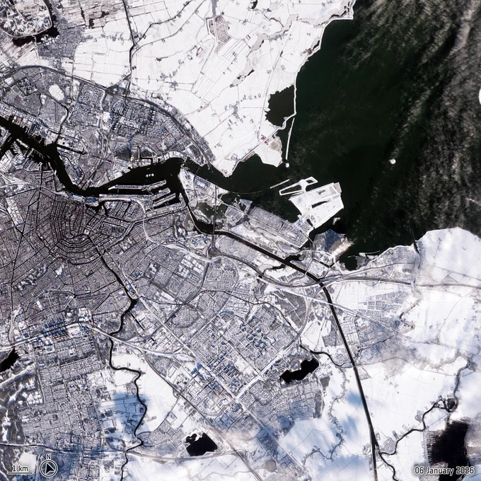 This image, captured by the Copernicus Sentinel-2 mission on 6 January 2026, shows Amsterdam in the Netherlands blanketed in snow. The city’s canals, parks and dense urban fabric are clearly outlined beneath the white covering, highlighting both the snowfall and the mission’s ability to monitor weather events and their impacts on urban areas from space.