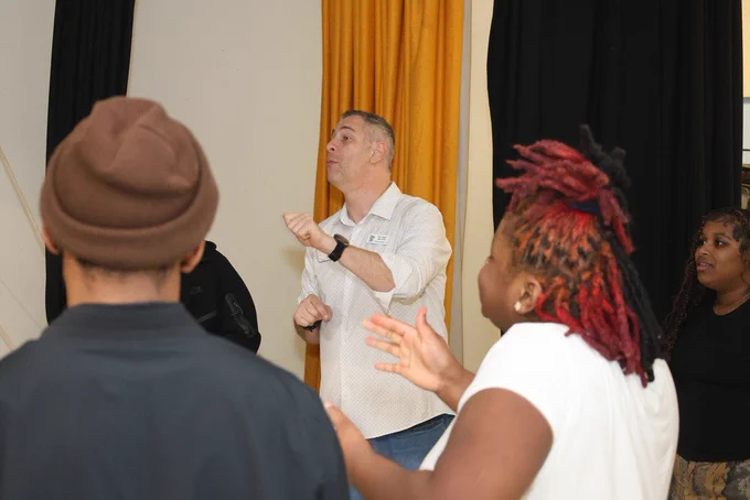 BJ Lange speaking to participants of his improv comedy workshop during an exercise