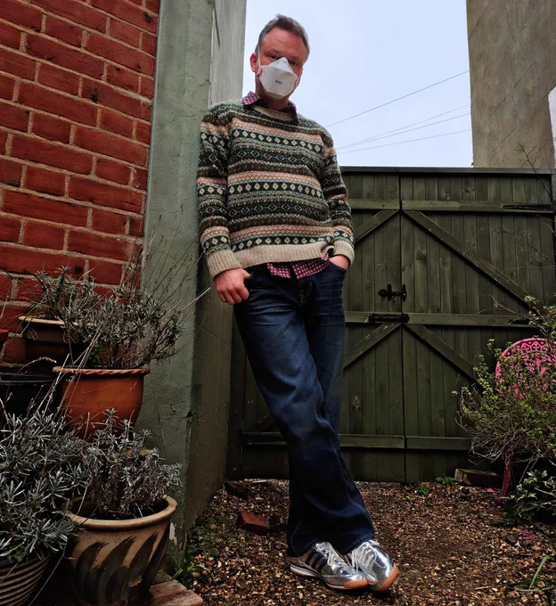 Man wearing Dräger FFP3 mask, Fair Isle sweater, and sparkly trainers.

(In previous photos, I mislabelled the alt text as "Argyle sweater")
