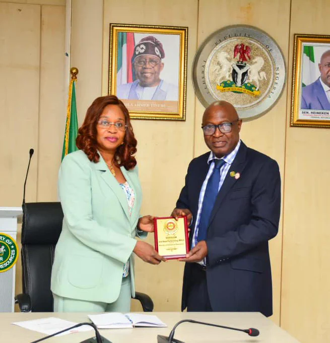 The Permanent Secretary MPR. Mrs. Patience N. Oyekunle (left) receiving the Award of 2nd Best Performing (MSU) Team B from the Deputy Director and Head of the Reform Coordination and Service Improvement (RC&SI) Unit Mr. Akinwumi Akintan during the award ceremony in Abuja.