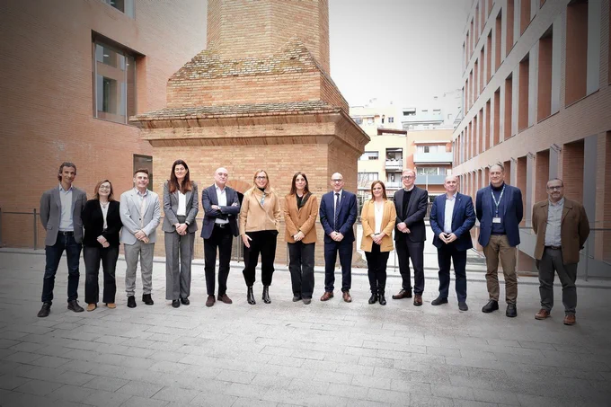 La consellera Núria Montserrat manté una sessió de treball amb l'equip de govern de la UOC, amb la rectora Àngels Fitó al capdavant