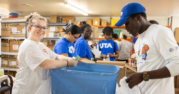 UTA student volunteers during Super Service Saturday (UTA Photo).