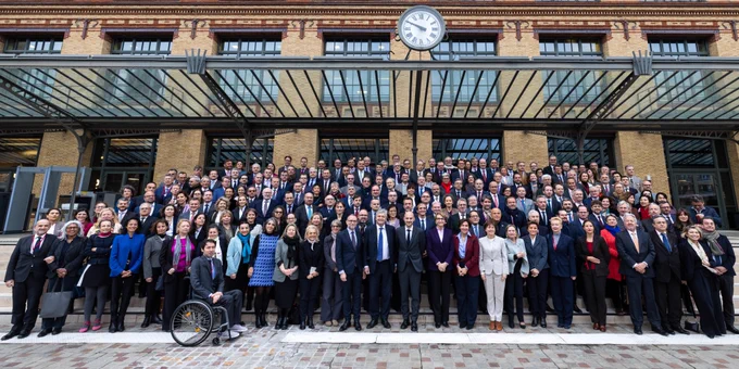Cette année, la conférence des ambassadrices et ambassadeurs de France a mis en lumière la phase de brutalisation dans laquelle le monde est entré. 
L’Europe n’est pas menacée d’effacement : 10 pays sont candidats à son entrée. Quelle organisation peut en dire autant ? L’Europe doit renforcer son autonomie, notamment en matière de sécurité et elle doit préserver ses règles. Les autres puissances n’ont pas à nous dire comment nous devons vivre en Europe.
Plus que jamais, la diplomatie française se mobilise pour faire entendre une voix singulière et indépendante : promotion du multilatéralisme, autonomie stratégique, préférence européenne, riposte dans la guerre informationnelle.