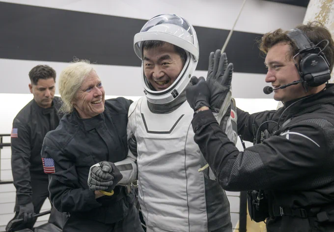 JAXA (Japan Aerospace Exploration Agency) astronaut Kimiya Yui is helped out of the SpaceX Dragon Endeavour spacecraft onboard the SpaceX recovery ship SHANNON after he, NASA astronauts Mike Fincke, Zena Cardman, and Roscosmos cosmonaut Oleg Platonov landed in the Pacific Ocean off the coast of Long Beach, Calif., Thursday, Jan. 15, 2026. Cardman, Fincke, Yui, Platonov are returning after 167 days in space as part of Expedition 74 aboard the International Space Station. Photo Credit: (NASA/Bill Ingalls)
