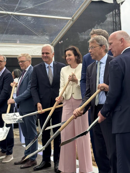Erster Spatenstich des BC GCT (v.l)  Prof. Christopher Baum, Stefan Oelrich, Dorothee Bär, Lars Klingbeil, Prof. Heyo K. Kroemer, Kai Wegner