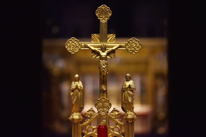 A gold crucifix standing on the nave altar in Westminster Abbey
