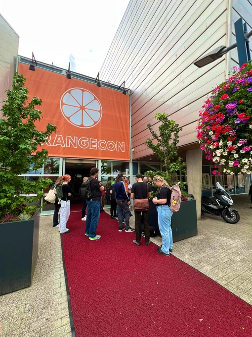 Orangecon security conference in Amsterdam, 2025 edition - entrance and crew