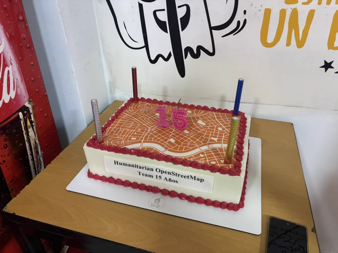 Tarta del 15 cumpleaños de Humanitarian OpenStreetMap Team (HOT)