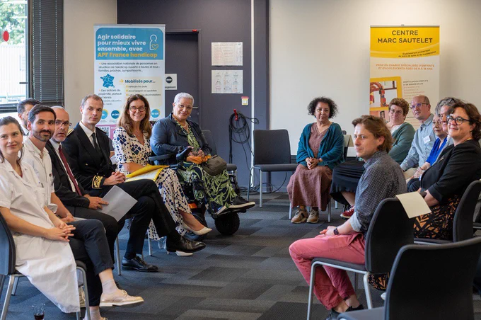 Photographie de la ministre lors de son déplacement à Techlab.
