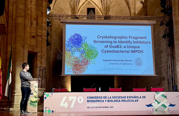 Delivering my talk: "Crystallographic Fragment Screening to Identify Inhibitors of GuaB3, a Unique Cyanobacterial IMPDH" at the 47th SEBBM Congress.