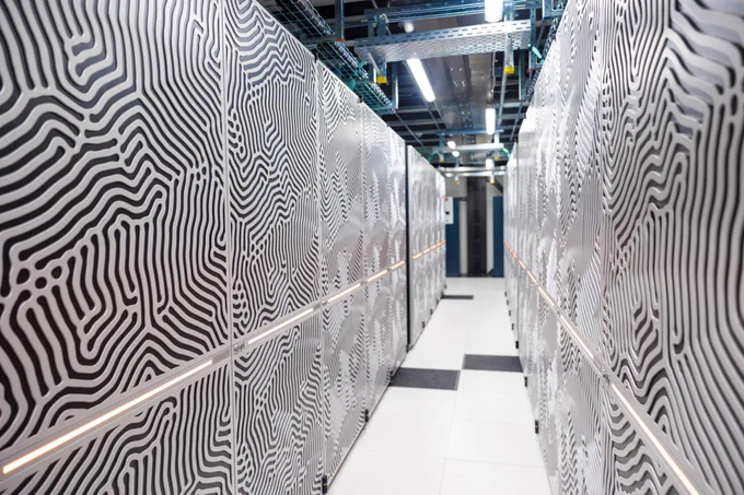A look between the rows of JUPITER racks. Image courtesy of Forschungszentrum Jülich / Sascha Kreklau.
