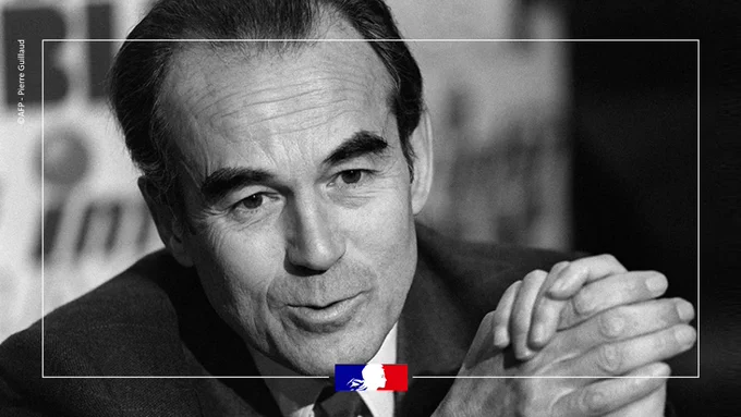 Visuel d'illustration : photographie de Robert Badinter à France Inter en 1985 ©AFP - Pierre Guillaud