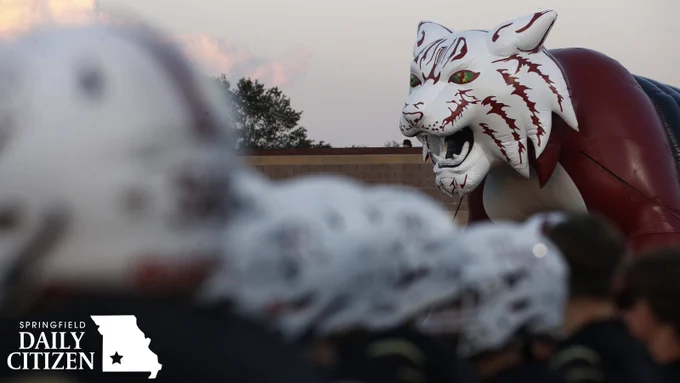 The Logan Rogersville football players line up near an inflatable Wildcat. (Photo by Bruce Stidham)