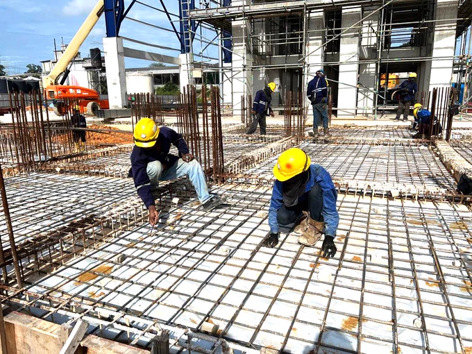 🔩🔩 Rebar tying at construction site. 🏗🏗🧱🧱✅✅

#IPMProfessionalServices #EngineeringConsultant #ArchitectureConsultant #StructuralConsultant #StructureConsultant #DesignConsultant #CivilEngineering #StructuralEngineering #EngineeringWorks #StructuralWorks #ConcreteReinforcement #SteelReinforcement #FoundationWorks #SitePreparation #ConstructionSite #ConstructionProcess #WorkInProgress #BuildingConstruction #ConstructionIndustry #StructuralIntegrity #ConstructionQuality #BuildingStrength