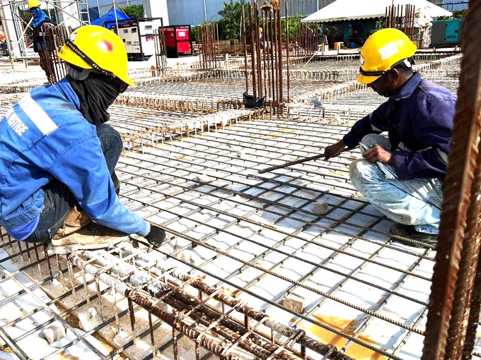 🔩🔩 Rebar tying at construction site. 🏗🏗🧱🧱✅✅

#IPMProfessionalServices #EngineeringConsultant #ArchitectureConsultant #StructuralConsultant #StructureConsultant #DesignConsultant #CivilEngineering #StructuralEngineering #EngineeringWorks #StructuralWorks #ConcreteReinforcement #SteelReinforcement #FoundationWorks #SitePreparation #ConstructionSite #ConstructionProcess #WorkInProgress #BuildingConstruction #ConstructionIndustry #StructuralIntegrity #ConstructionQuality #BuildingStrength