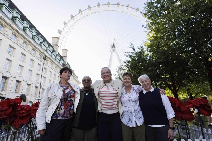 Ex-Red Roses players standing in front of the London Eye.