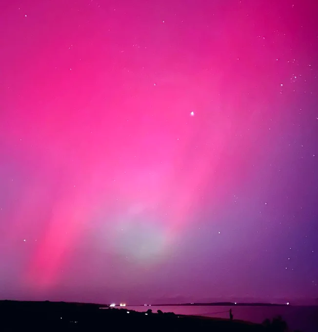 Here’s one of my favourite photos (that I ever captured..) of the Aurora Borealis / Northern Lights display over Garrettstown beach & Old Head of Kinsale Lighthouse;  with its “phenomenal pink colour”  illuminating Courtmacsherry Bay in West Cork , Ireland on 13th October 2024!