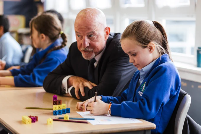 Dr Ewan Kirk of the Turner Kirk Trust joins a STEM SPACE lesson at Kelvindale Primary School